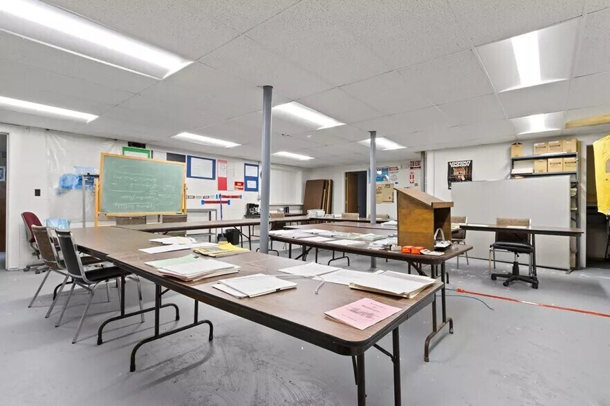 More Photos Of 587 Spring St, Westbrook Office For Sale