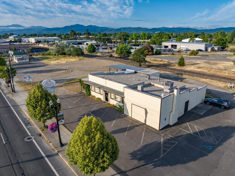 More Photos Of 211 Front St, Central Point General Retail For Sale