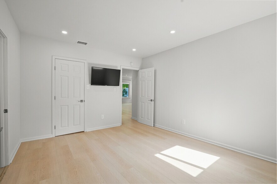 More Photos Of 617 Westmount Dr, West Hollywood Apartments For Sale