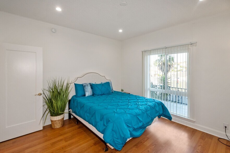 More Photos Of 1296 S Citrus Ave, Los Angeles Apartments For Sale