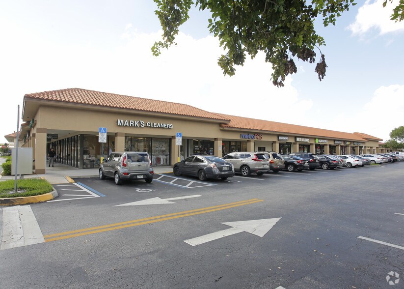 More Photos Of 100-352 S Flamingo Rd, Pembroke Pines General Retail For Lease
