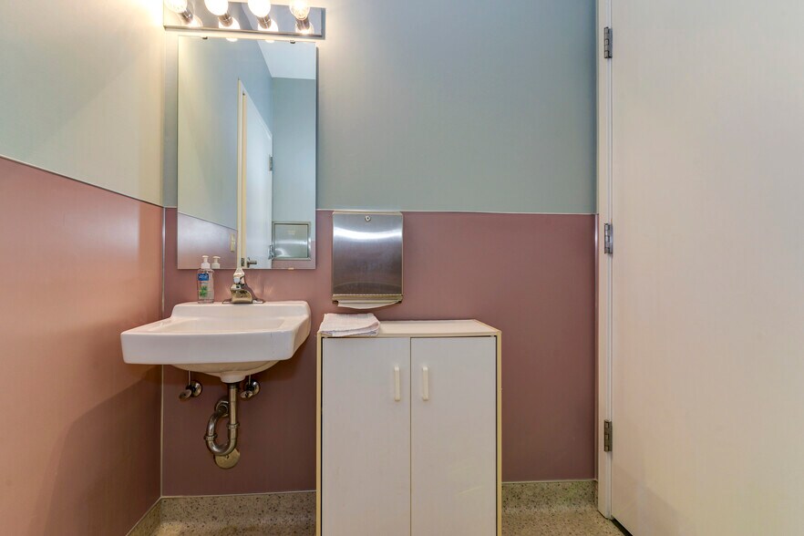 More Photos Of 403 Black Hills Ln SW, Olympia Medical For Sale