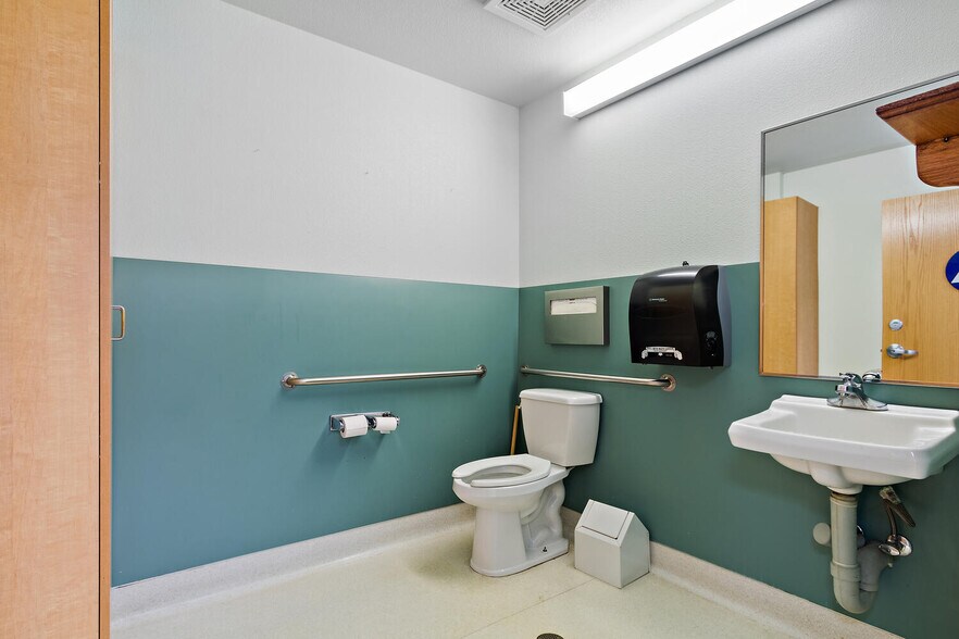 More Photos Of 1801 Hanover Dr, Davis Office Residential For Lease