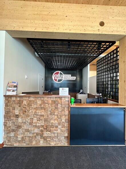 More Photos Of 90 Arboretum Dr, Newington Office For Lease