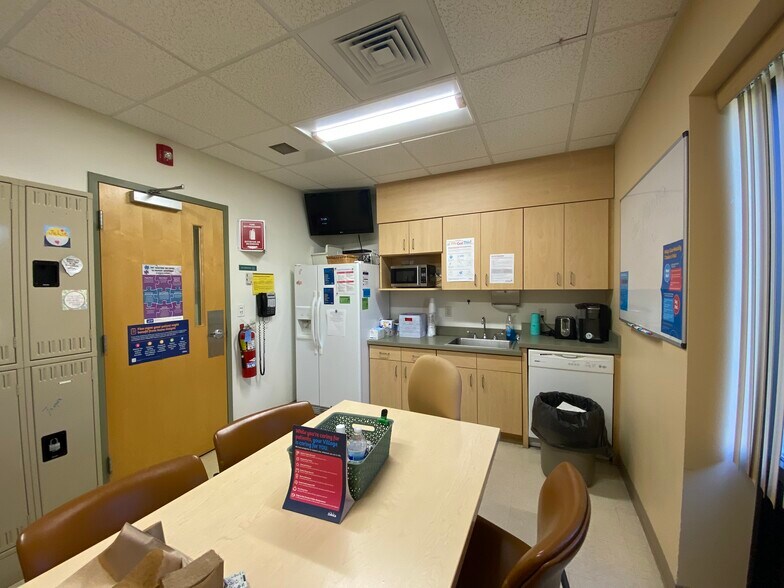 More Photos Of 4311 Old Indiana 261, Newburgh Medical For Sale