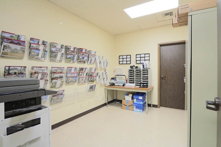 More Photos Of 2020 N Loop Fwy W, Houston Office For Lease