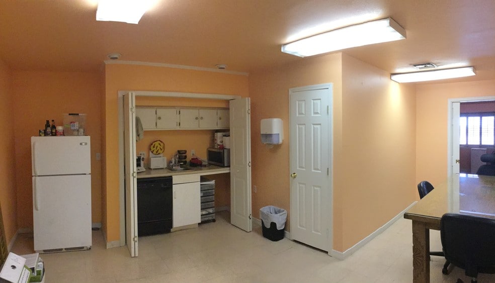 More Photos Of 10111 Dyer St, El Paso Auto Repair For Sale
