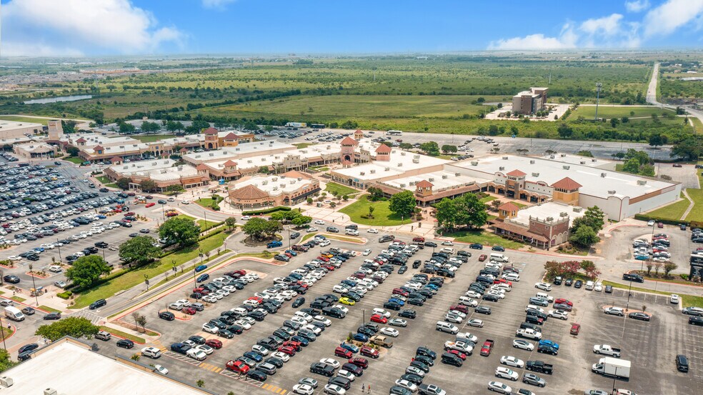 More Photos Of 3941 S Interstate 35, San Marcos Storefront For Sale