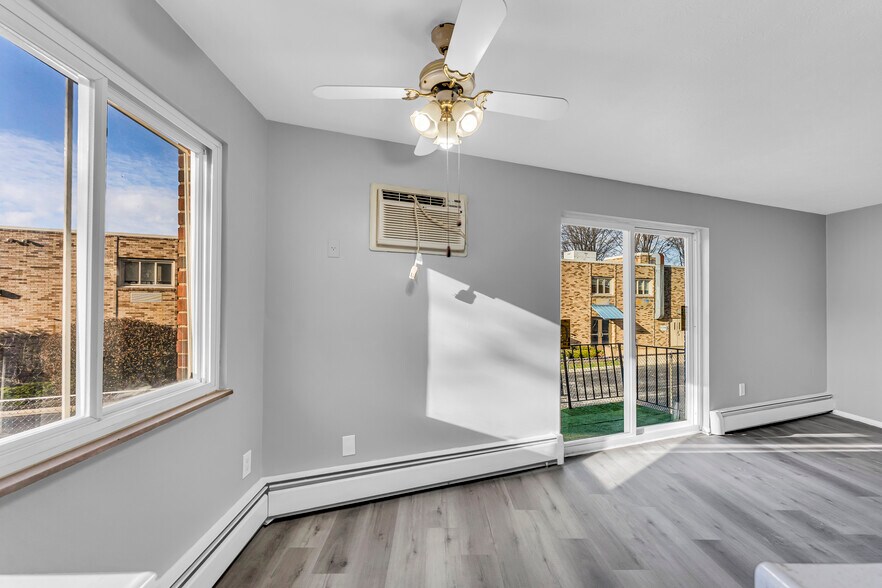 More Photos Of 18809 Bella Dr, Cleveland Apartments For Sale