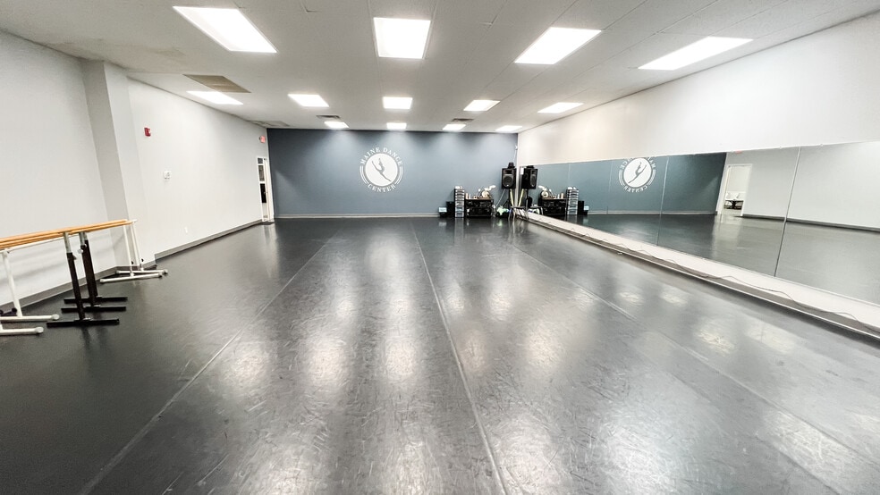 More Photos Of 1233 Roosevelt Trl, Raymond Storefront For Lease