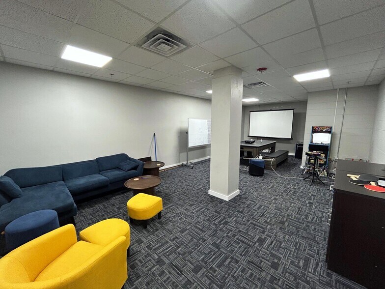 More Photos Of 104 N Main St, Gainesville Office For Lease