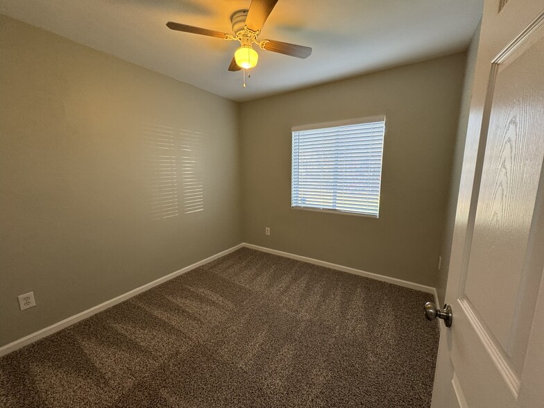 More Photos Of 2423 W Campbell Ave, Phoenix Warehouse For Sale