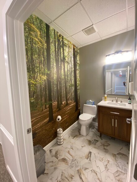 More Photos Of 590 W Crossville Rd, Roswell Coworking Space