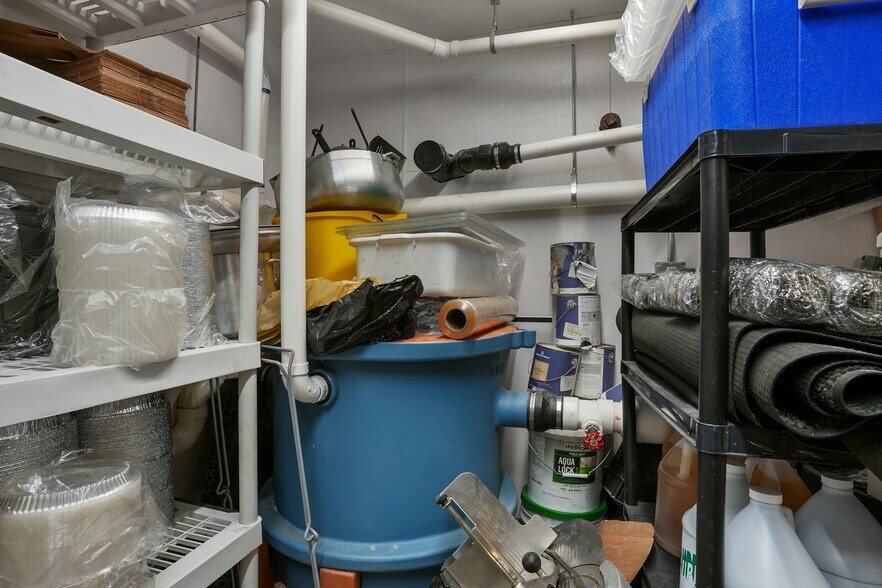 More Photos Of 4050 Main St, Bridgeport General Retail For Sale