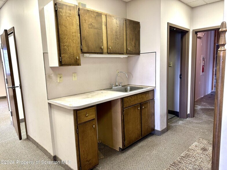 More Photos Of 624 Fellows St, Scranton Office For Lease