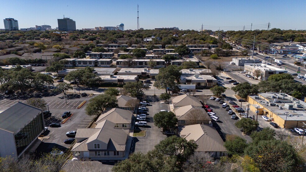 More Photos Of 4230 Gardendale St, San Antonio Office For Sale