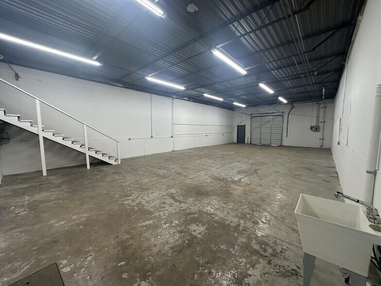 More Photos Of 1509-1521 Central Park Dr, Hurst Unknown For Lease