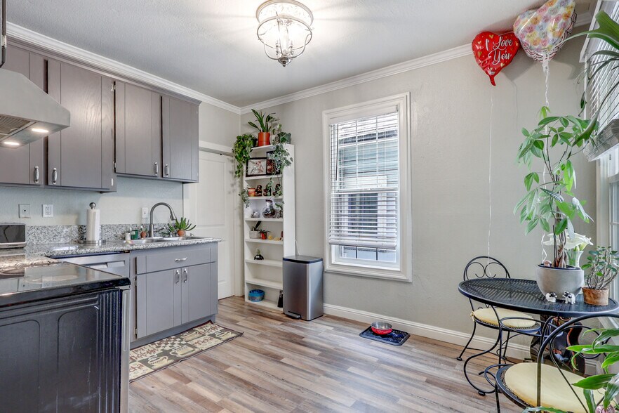 More Photos Of 517 13th St, Sacramento Multifamily For Sale