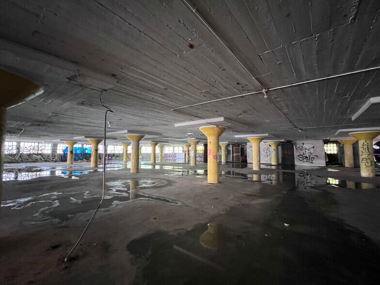 More Photos Of 690 Linden Ave, Memphis Warehouse For Sale