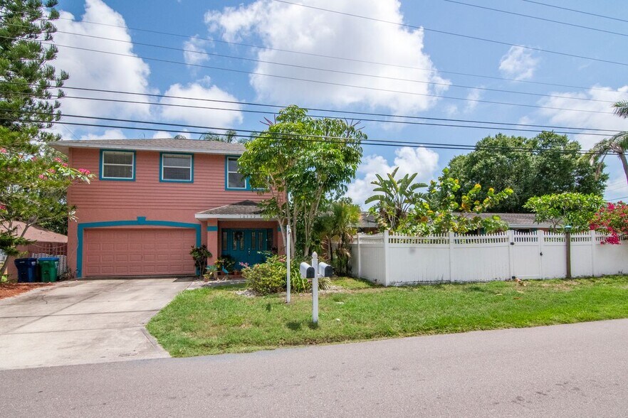 Primary Photo Of 10532 67th Ave, Seminole Specialty For Sale