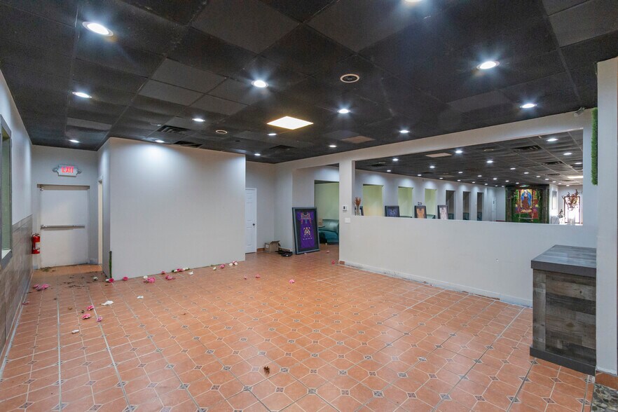 More Photos Of 1704-1710 W Main St, Central Restaurant For Lease