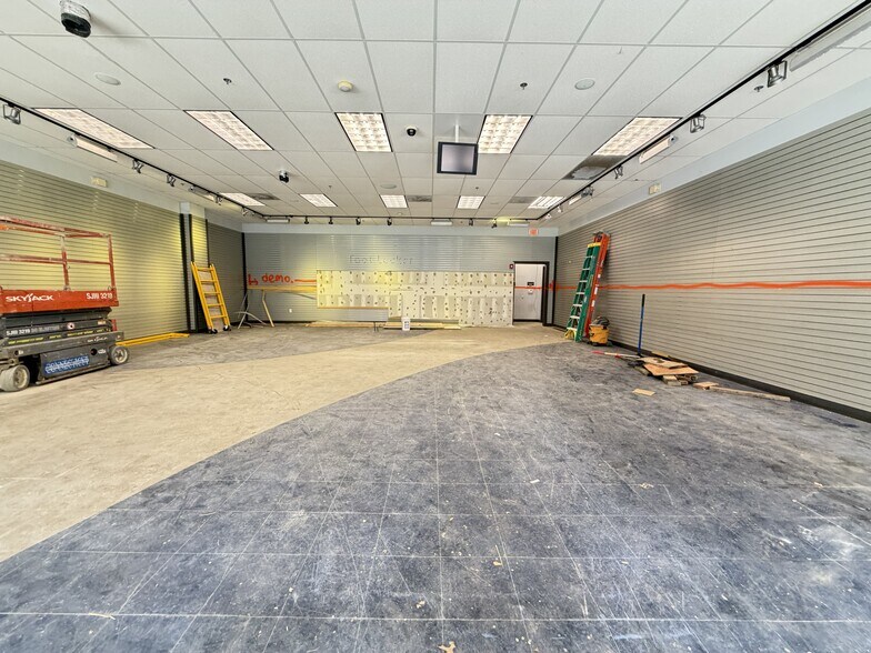 More Photos Of 824 Chapel St, New Haven Storefront For Lease