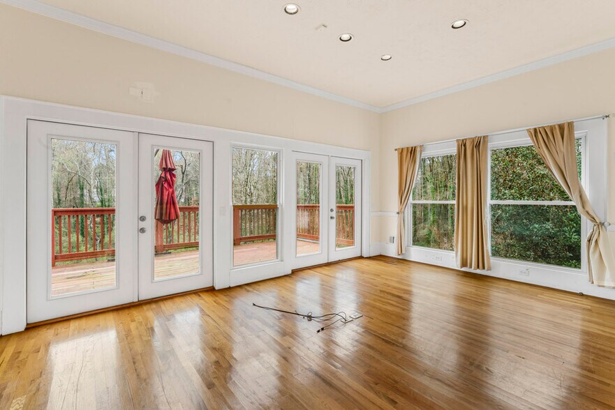 More Photos Of 4953 Presidents Way, Tucker Loft Creative Space For Sale