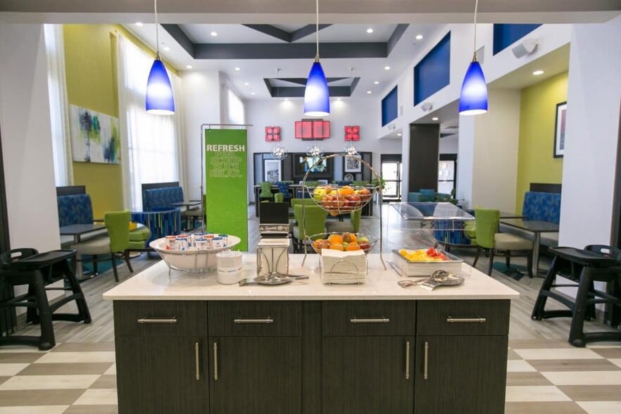 More Photos Of 915 Ada Webb Dr, Stroud Hotel For Sale