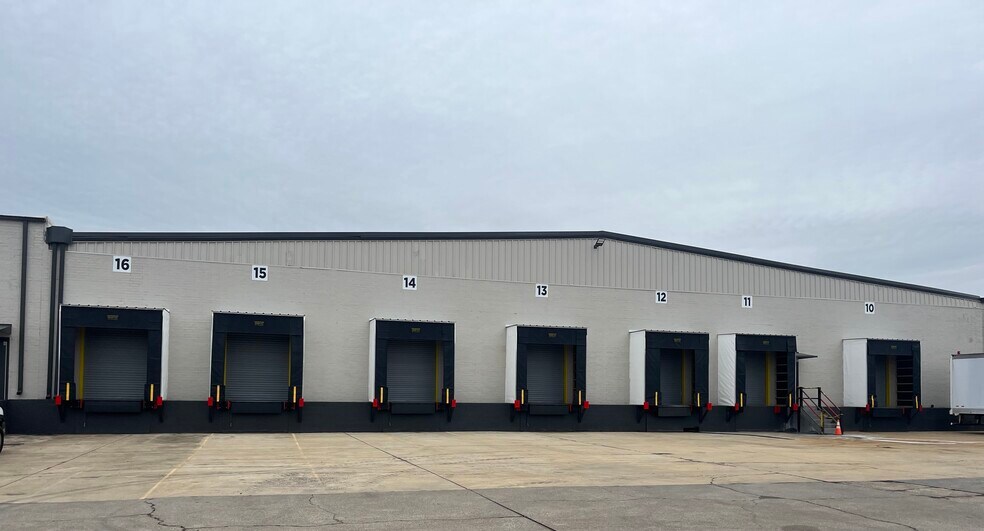 More Photos Of 765 S Erwin St, Cartersville Warehouse For Lease