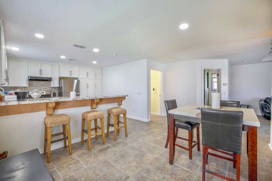 More Photos Of 129 E Esperanza St, South Padre Island Apartments For Sale