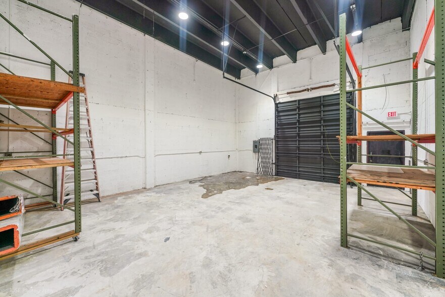 More Photos Of 1651 W 37th St, Hialeah Warehouse For Sale