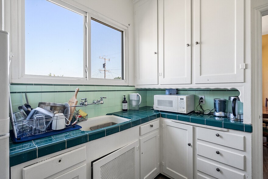 More Photos Of 1217 Capuchino Ave, Burlingame Apartments For Sale