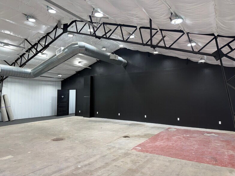 More Photos Of 8325-8327 Belding Rd NE, Rockford Warehouse For Lease