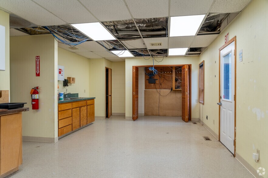 More Photos Of 27630 Llewellyn Rd, Corvallis Distribution For Sale