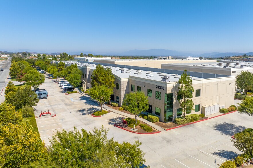 More Photos Of 24335 Prielipp Rd, Wildomar Showroom For Lease