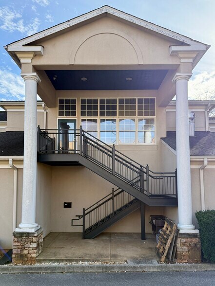 More Photos Of 40 Summers Way, Roanoke Freestanding For Lease