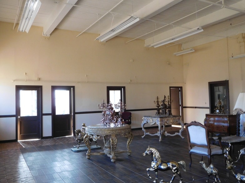 More Photos Of 95 Granby St, Bloomfield Manufacturing For Sale