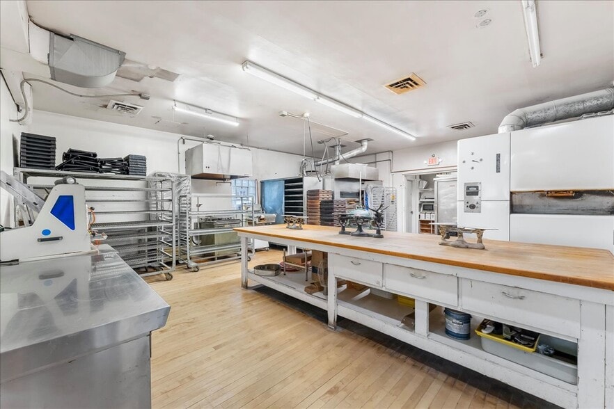 More Photos Of 118 Main St, Luxemburg Specialty For Sale