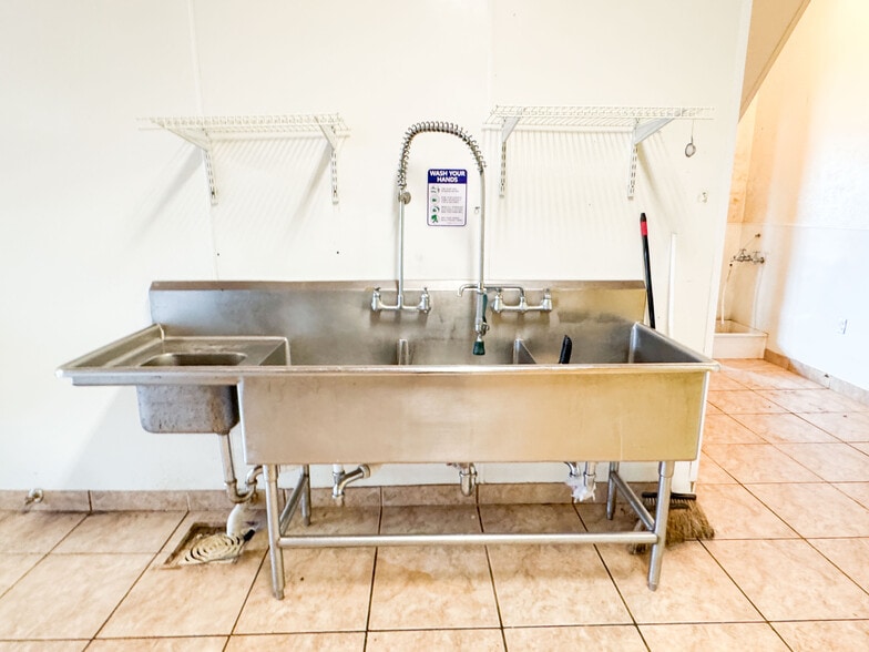 More Photos Of 115 E 8th St, Cisco Restaurant For Sale