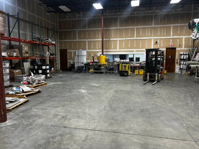 More Photos Of 8249 Parkline Blvd, Orlando Warehouse For Lease