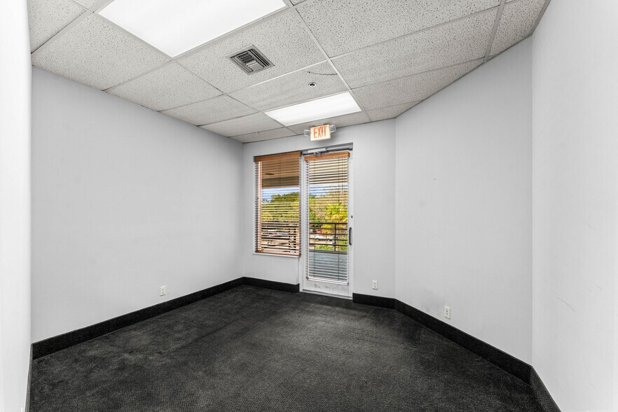 More Photos Of 7820-7860 Glades Rd, Boca Raton Office For Lease