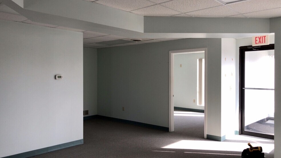 More Photos Of 121 Erie Canal Dr, Rochester Medical For Sale