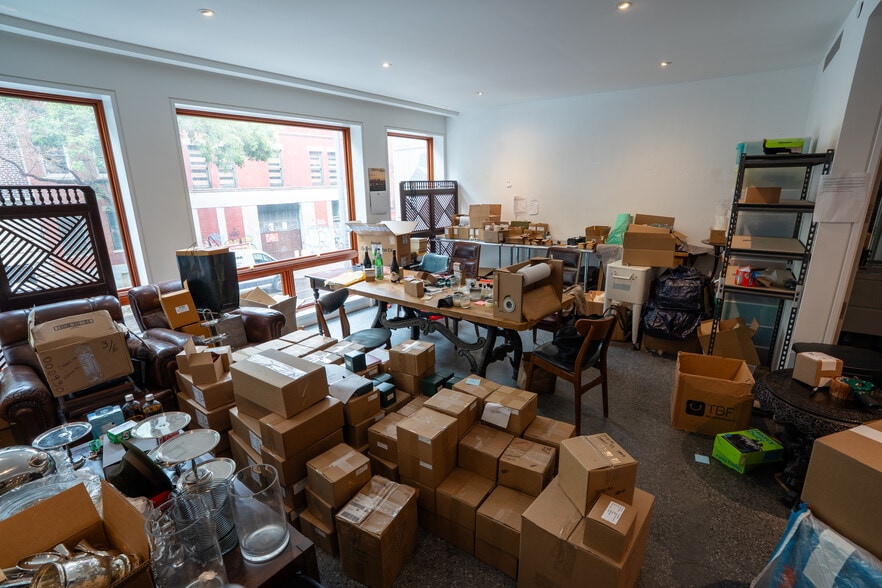 More Photos Of 246 W 16th St, New York Storefront Retail Residential For Lease