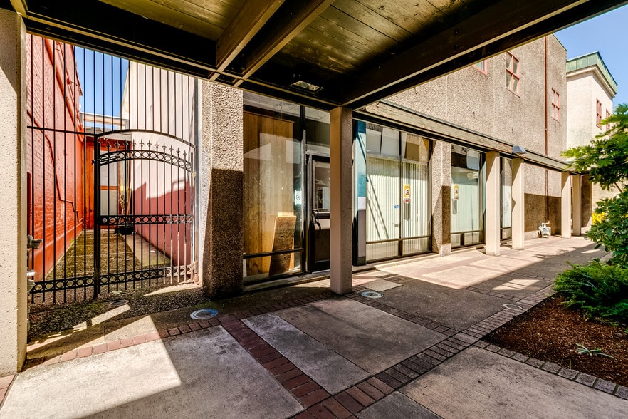 More Photos Of 30 E Broadway, Eugene Office For Lease
