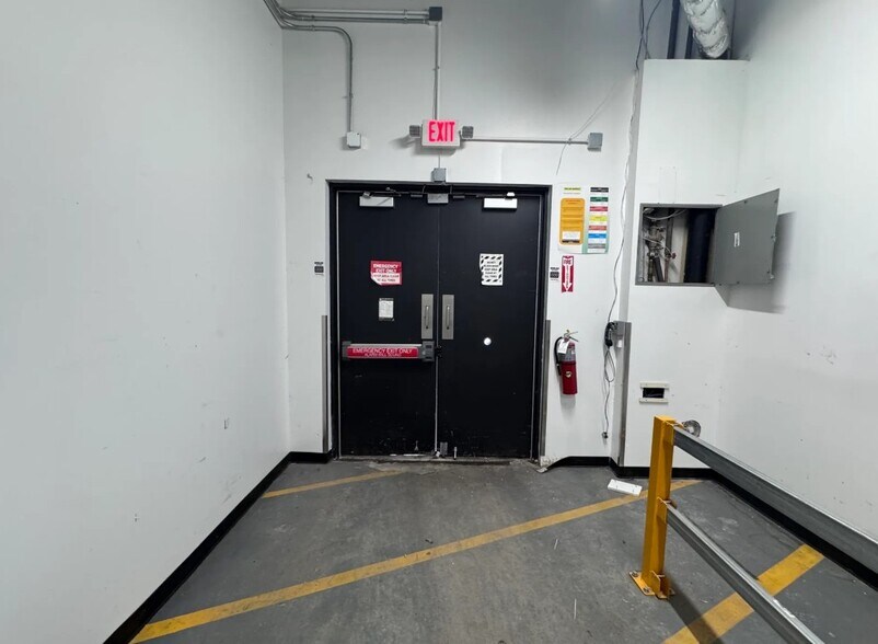 More Photos Of 310 S Pearl St, Albany Drugstore For Lease