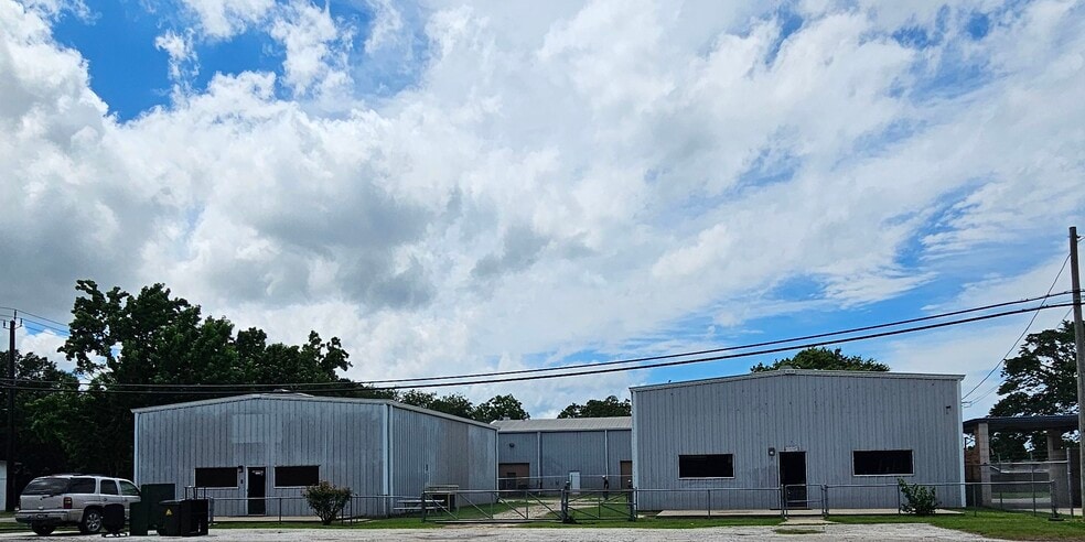 Primary Photo Of 130 Grand Ave, Bacliff Warehouse For Sale