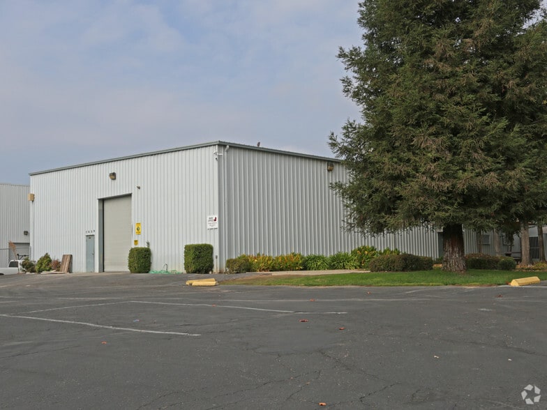 Primary Photo Of 5629 E Westover Ave, Fresno Warehouse For Lease