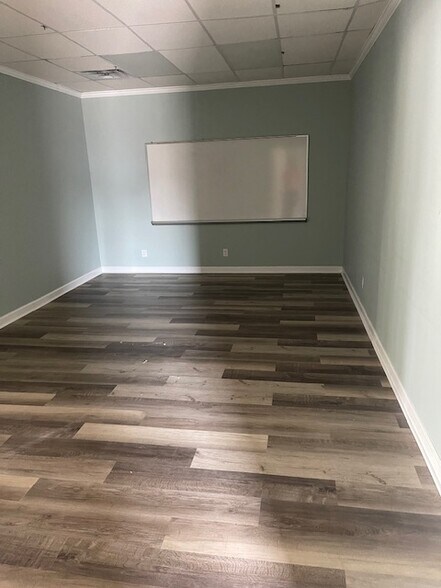 More Photos Of 144 S Industrial Rd, Tupelo Freestanding For Lease