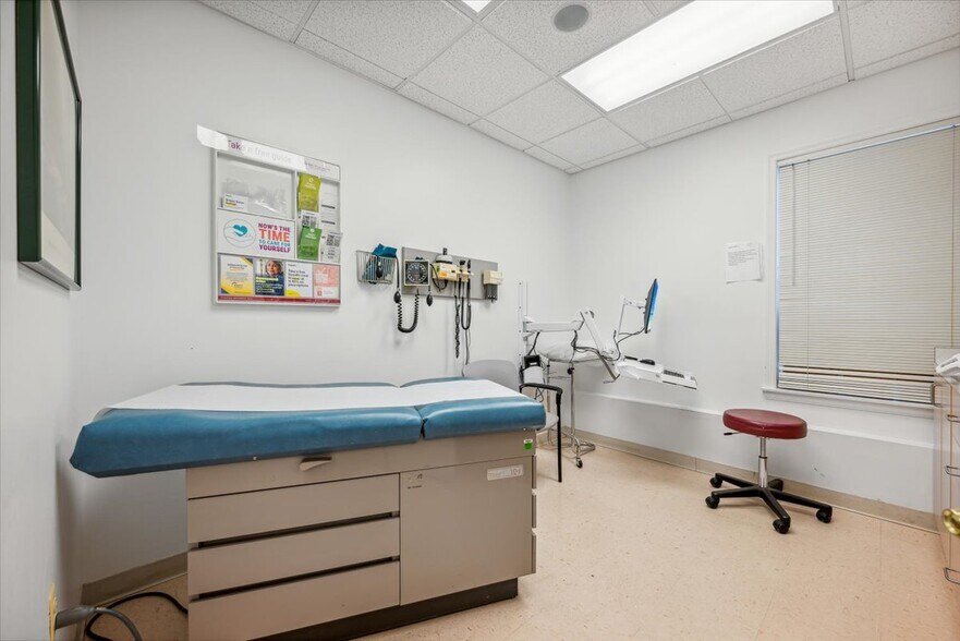 More Photos Of 301-302 Towne Centre Dr, Hillsborough Medical For Sale