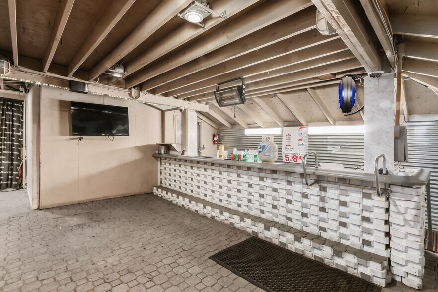 More Photos Of 1662 W Mound St, Columbus Restaurant For Sale